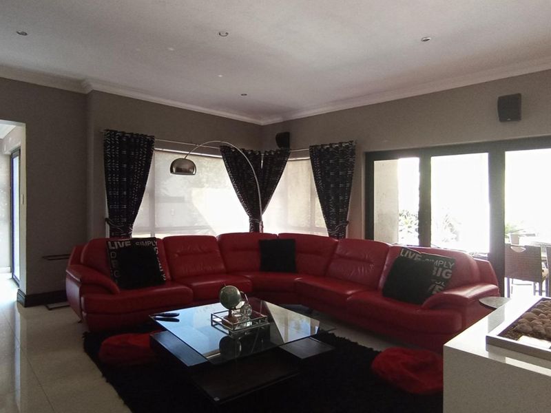 magnificent 6-bedroom, 5-bathroom home situated in the prestigious Midstream Estate - Photo 10