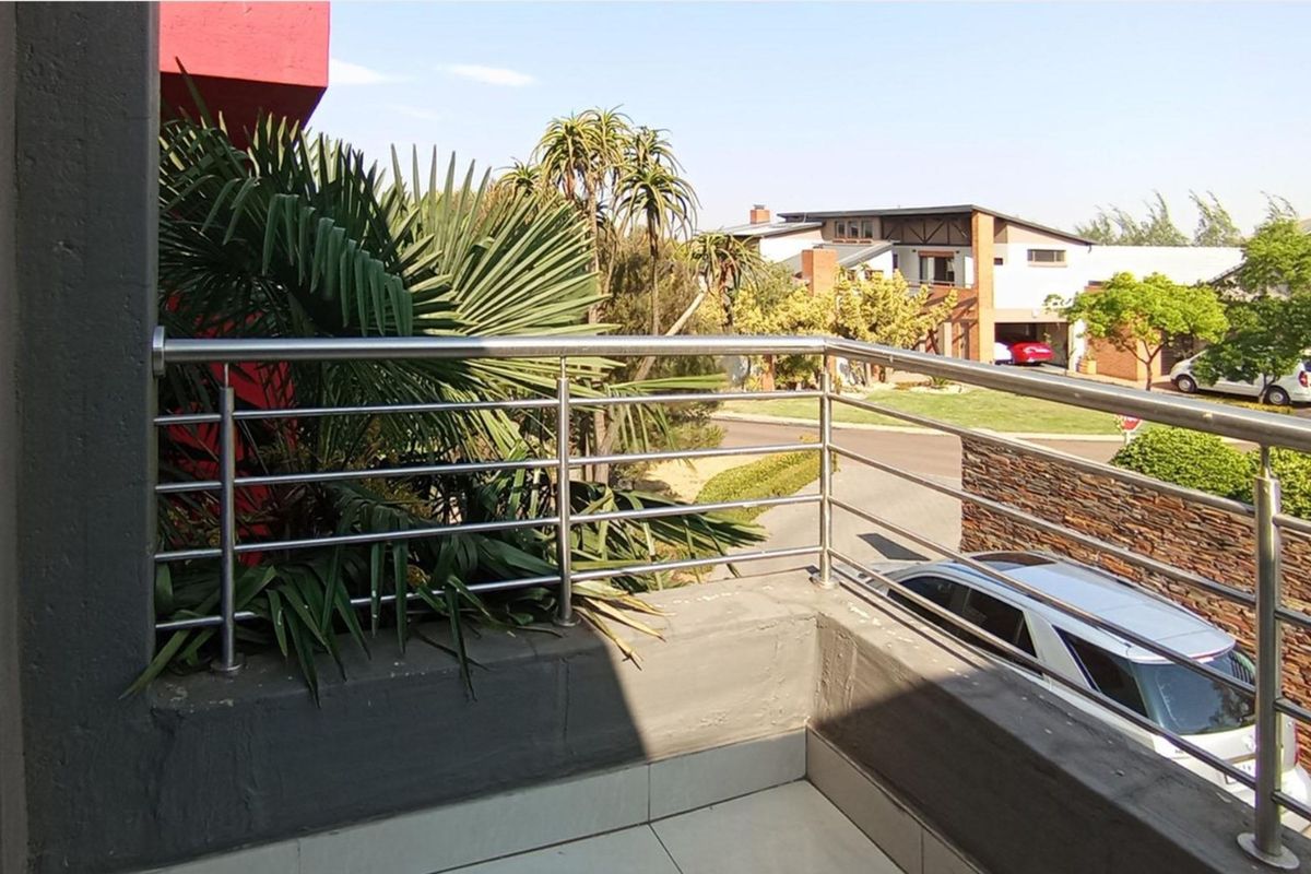 magnificent 6-bedroom, 5-bathroom home situated in the prestigious Midstream Estate - Photo 5