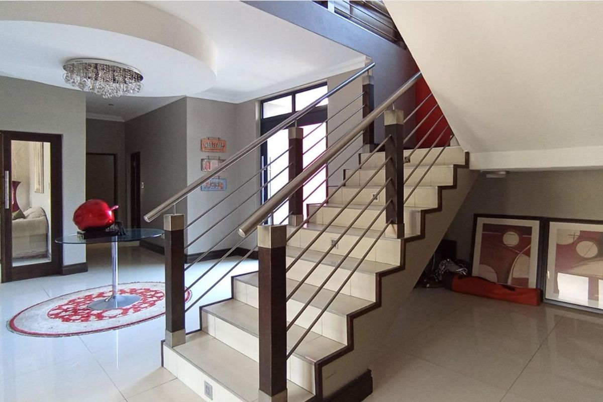 magnificent 6-bedroom, 5-bathroom home situated in the prestigious Midstream Estate - Photo 3