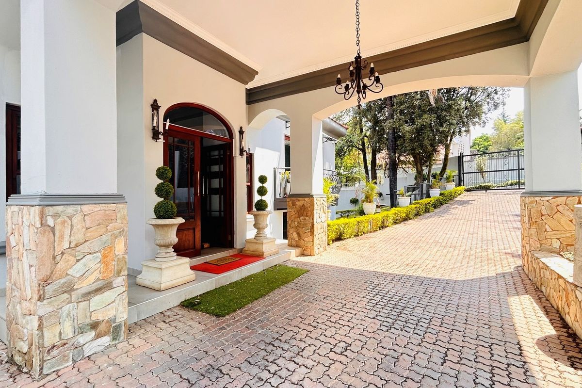 Ambassadorial Home Guesthouse in Prestigious Waterkloof Ridge | Exquisite Living, Unmatched views - Photo 2