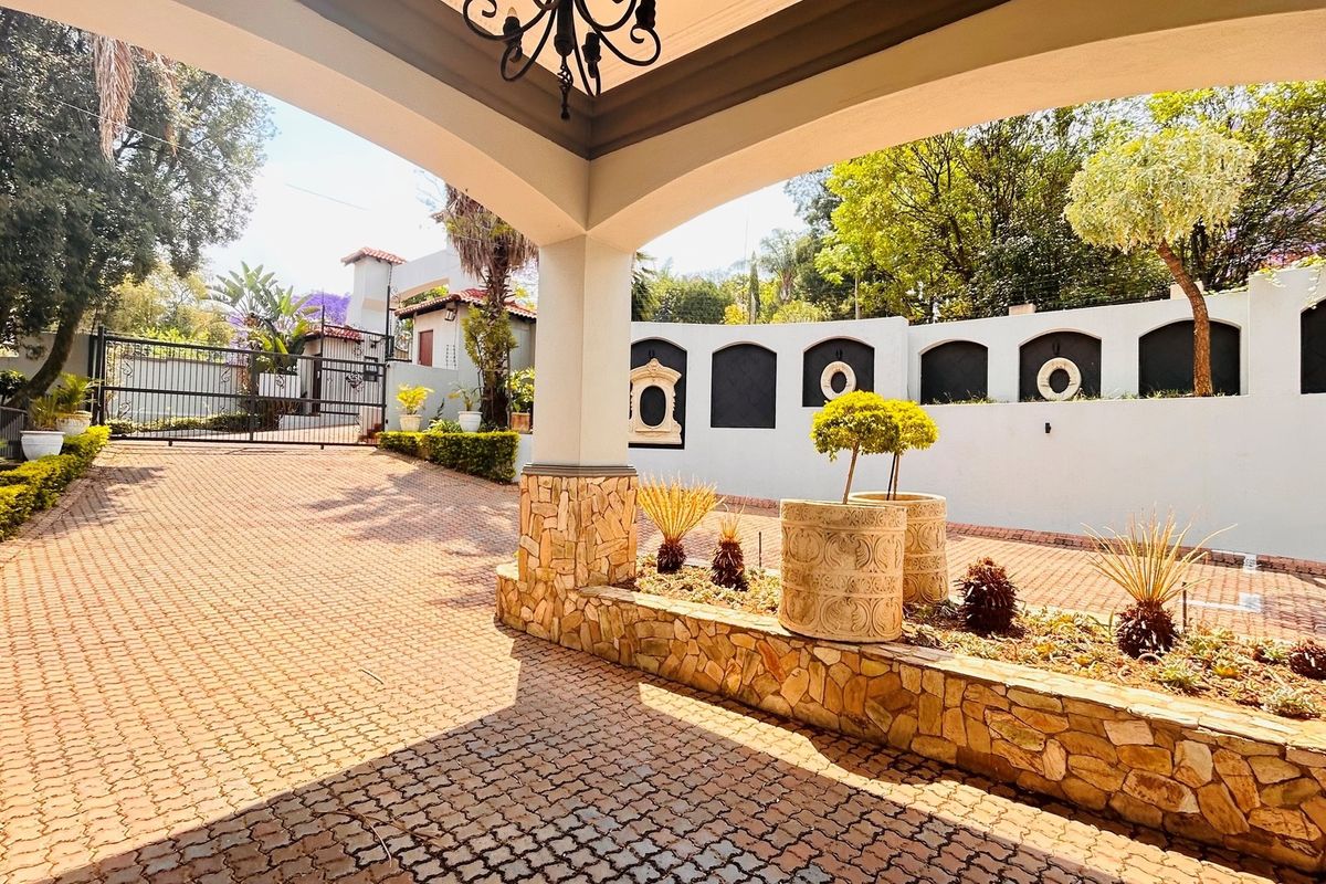 Ambassadorial Home Guesthouse in Prestigious Waterkloof Ridge | Exquisite Living, Unmatched views - Photo 3