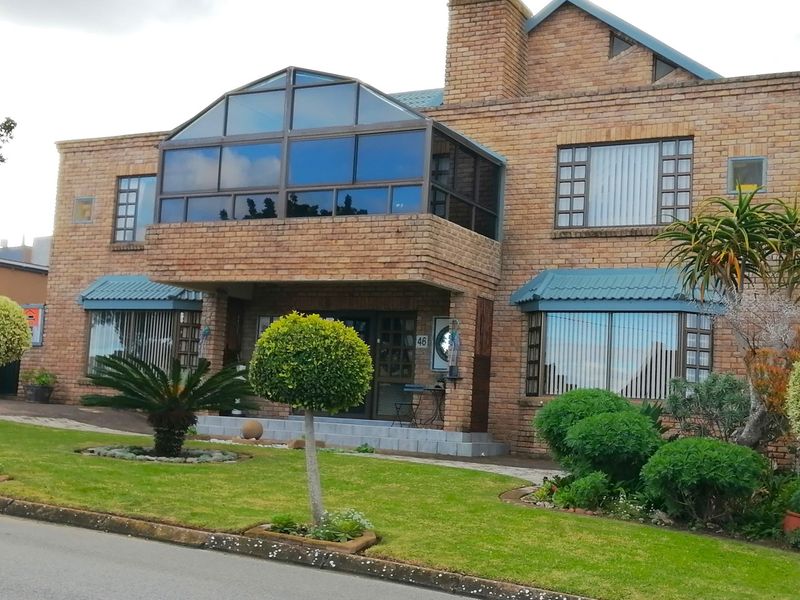 Spacious Dual-living Family home in Stilbaai West - Photo 2