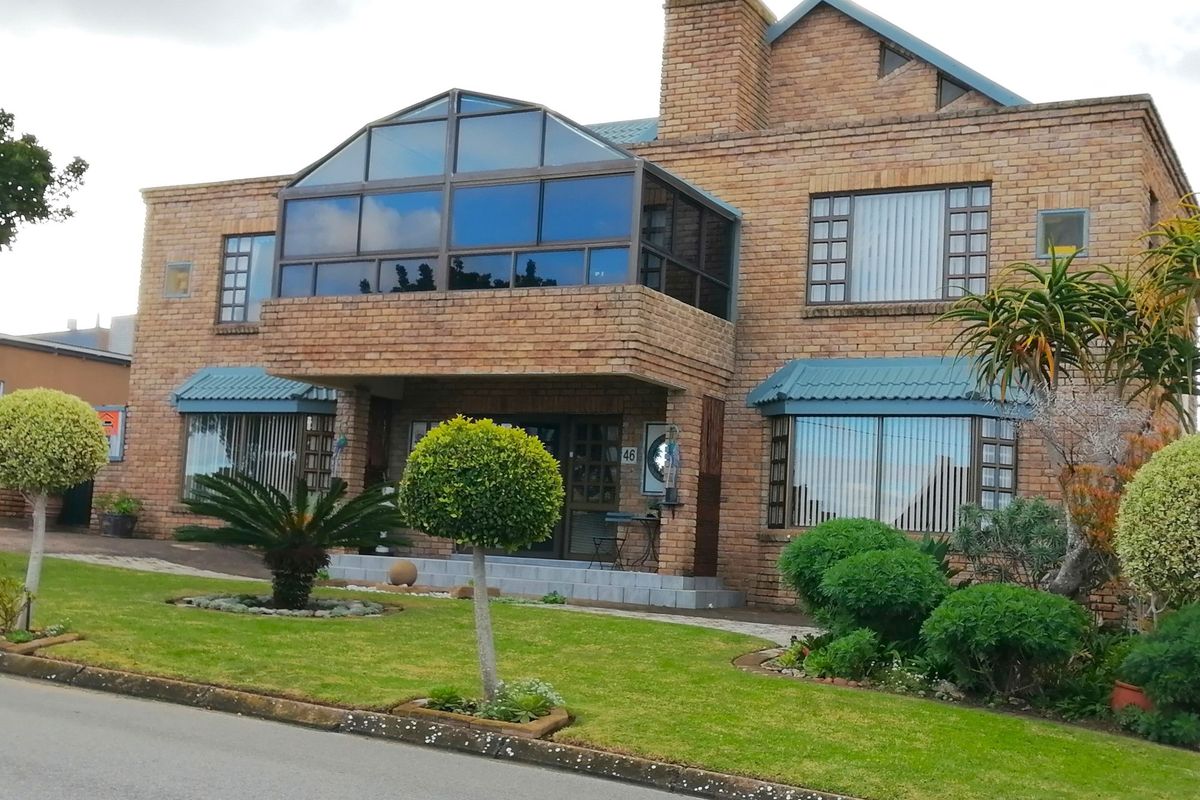 Spacious Dual-living Family home in Stilbaai West - Photo 2