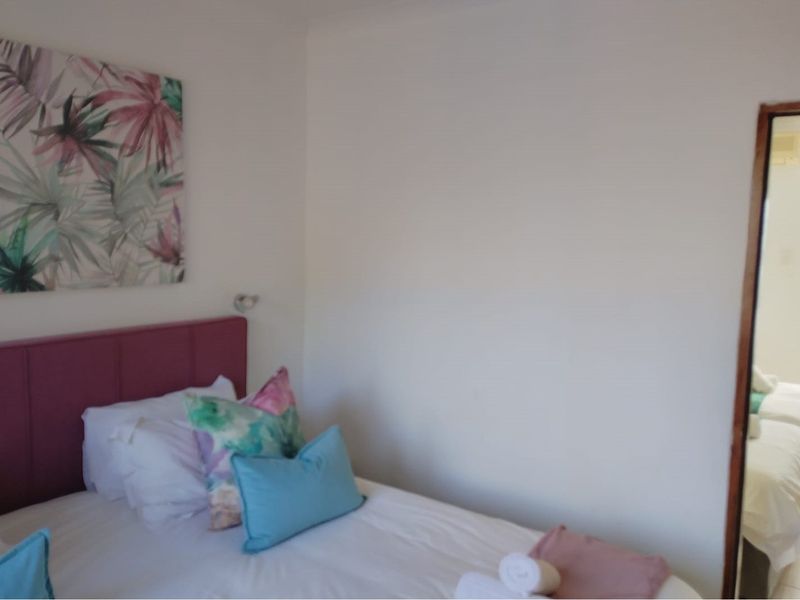 "Luxury 3-Bed Home in Serene Greenway Woods" - Photo 4