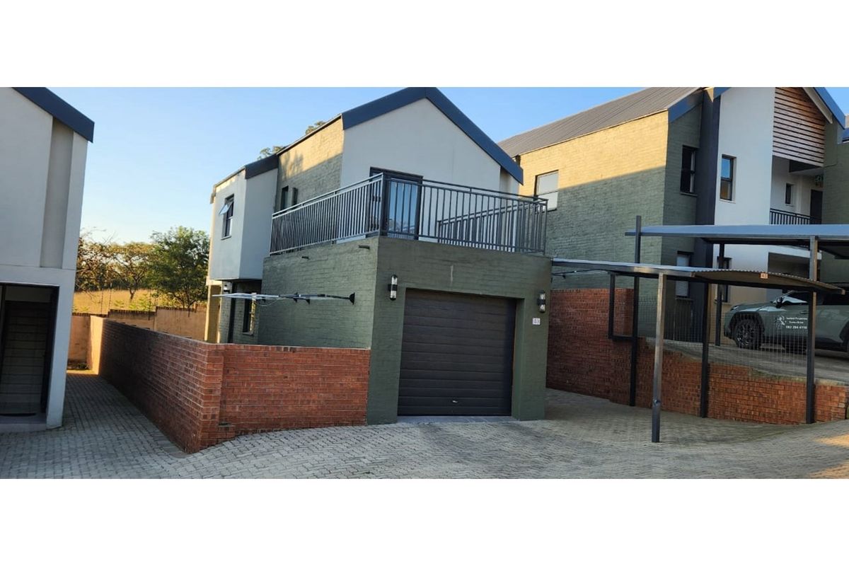 Stand-Alone Duplex Townhouse in a Secure Environment. - Photo 2