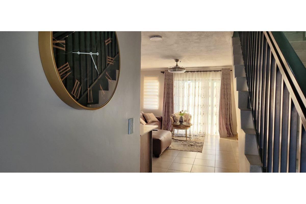 Stand-Alone Duplex Townhouse in a Secure Environment. - Photo 5