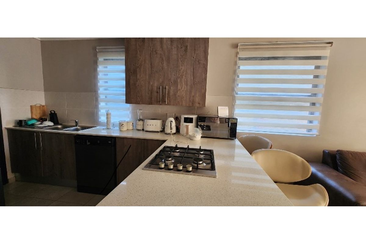 Stand-Alone Duplex Townhouse in a Secure Environment. - Photo 4