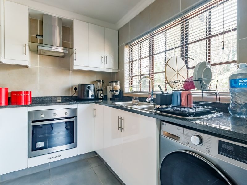 2 Bedroom Apartment For Sale in Morningside - Photo 8