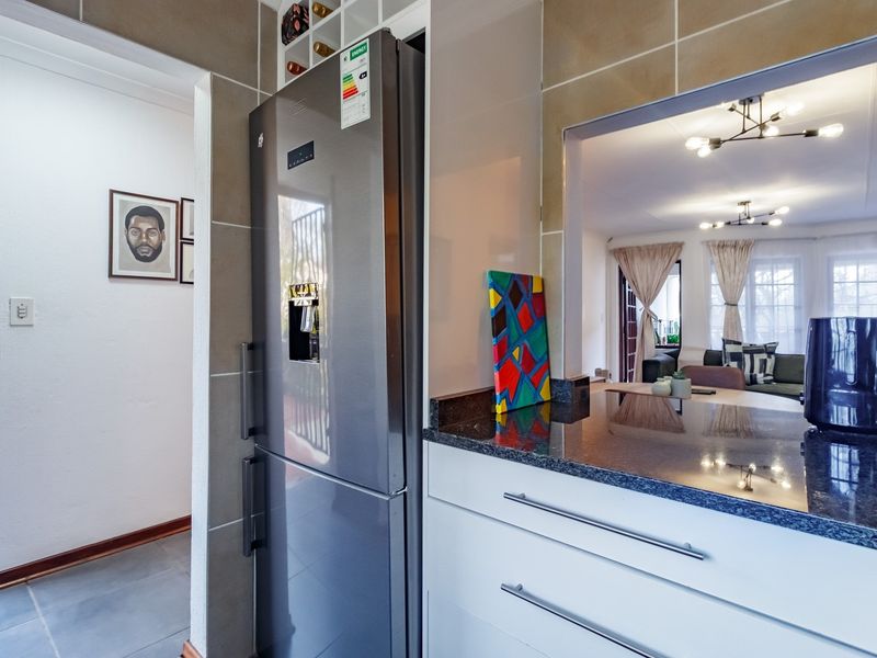 2 Bedroom Apartment For Sale in Morningside - Photo 9