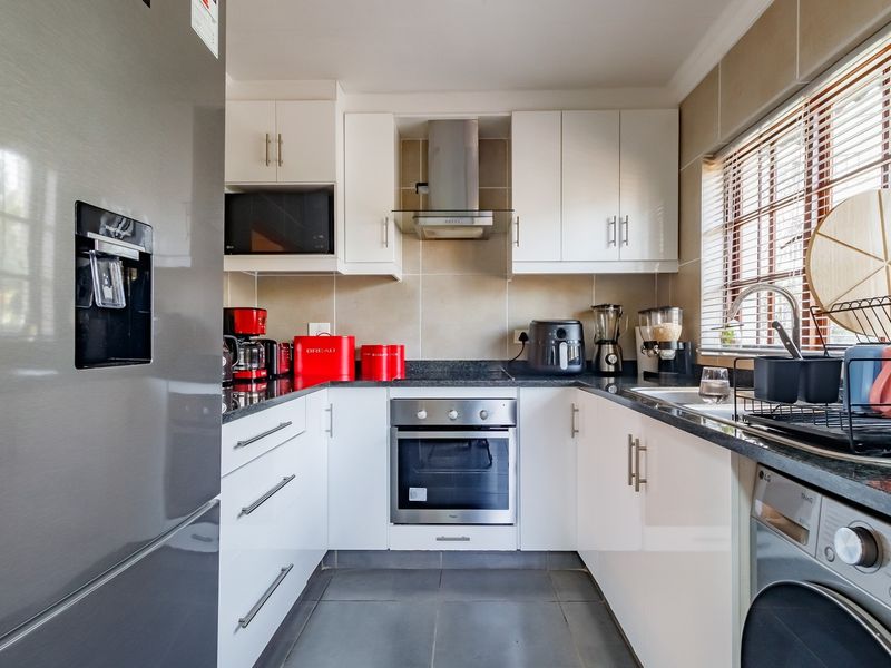 2 Bedroom Apartment For Sale in Morningside - Photo 7