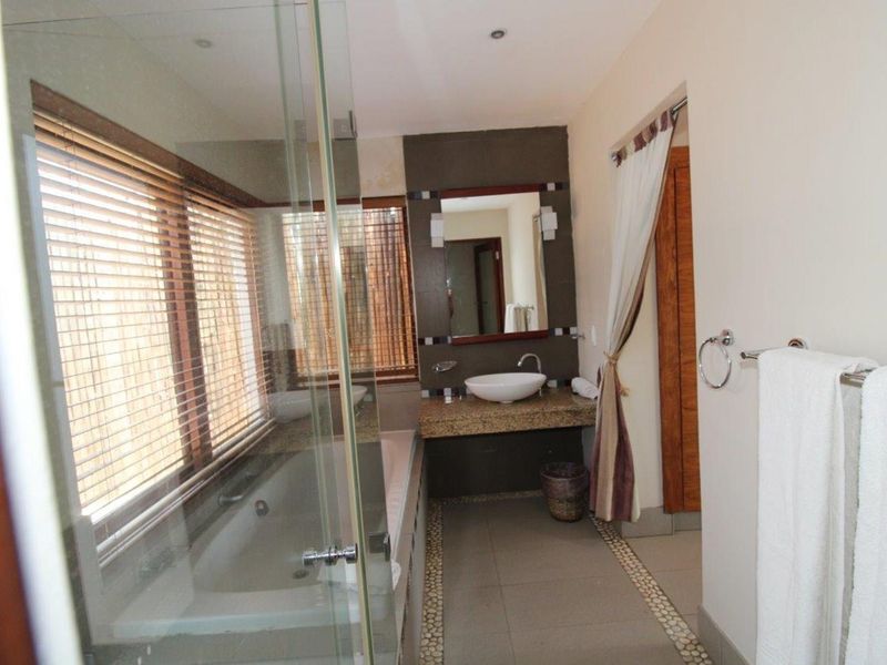 Elements Golf Estate: A Dream Home for Golf Lovers and Nature Enthusiasts - Photo 6