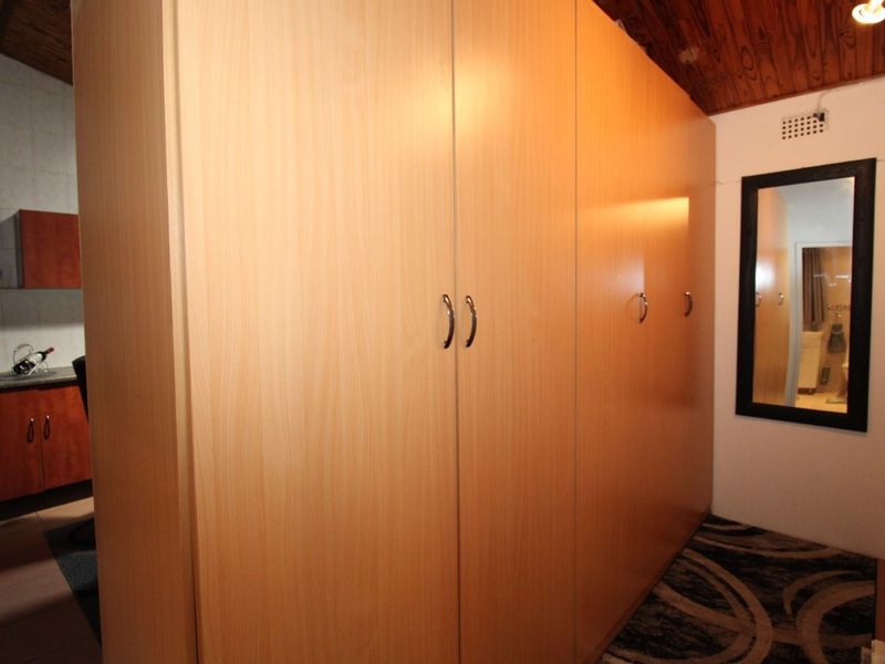 Charming Two-Bedroom Home in Estate  with Rustic Charm near Bela-Bela - Photo 10