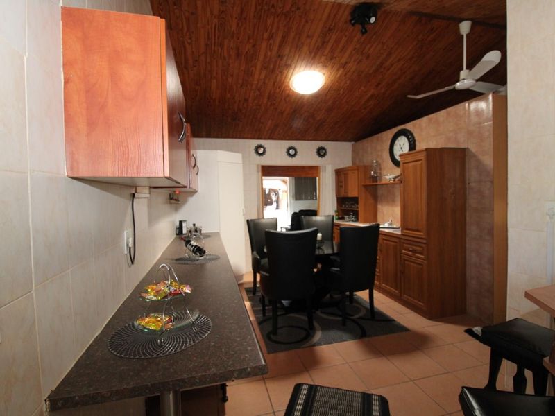 Charming Two-Bedroom Home in Estate  with Rustic Charm near Bela-Bela - Photo 5