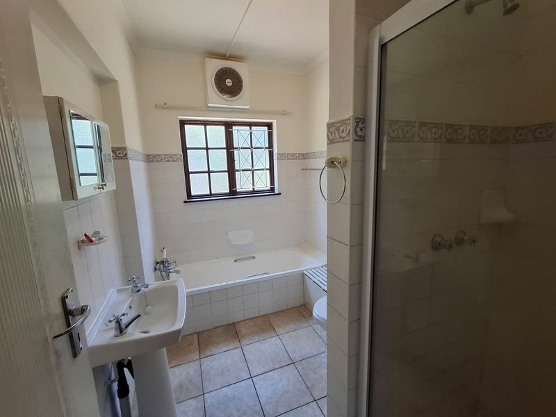 Charming Townhouse in Prime Margate Location - Photo 10