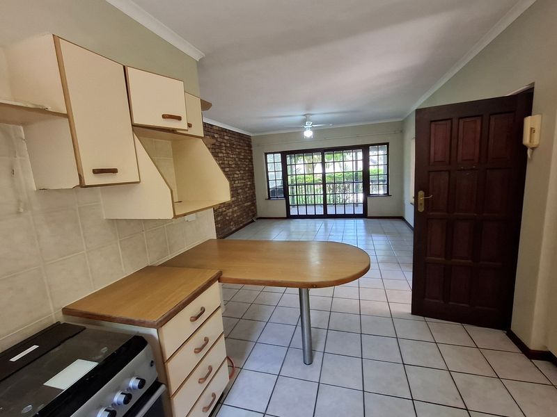 Charming Townhouse in Prime Margate Location - Photo 5