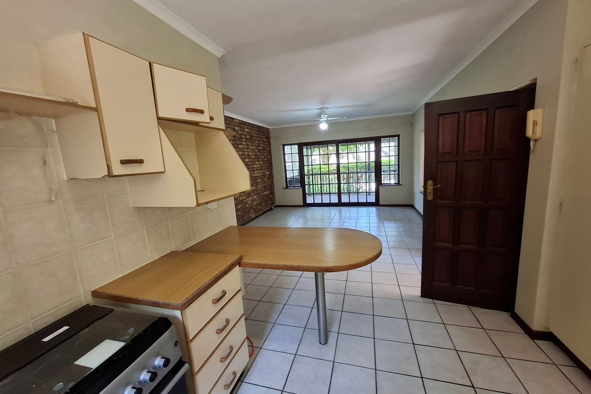 Charming Townhouse in Prime Margate Location - Photo 5