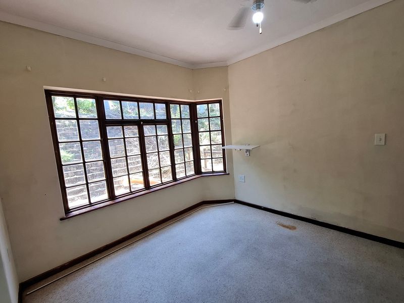 Charming Townhouse in Prime Margate Location - Photo 9