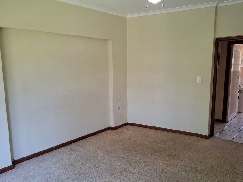 Charming Townhouse in Prime Margate Location - Photo 8