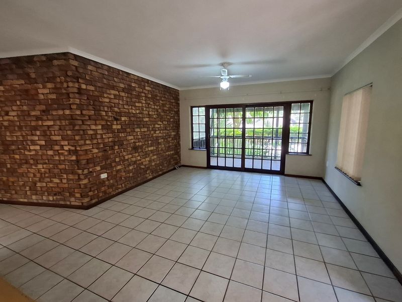 Charming Townhouse in Prime Margate Location - Photo 6