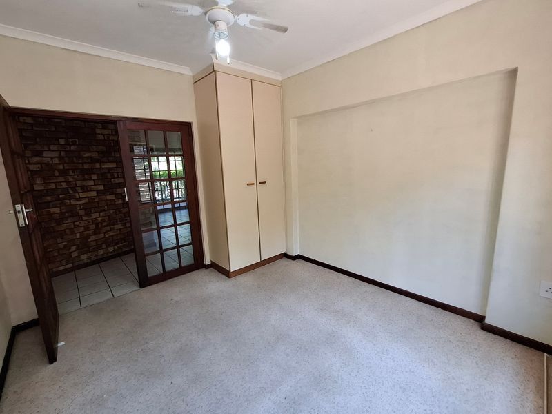 Charming Townhouse in Prime Margate Location - Photo 7