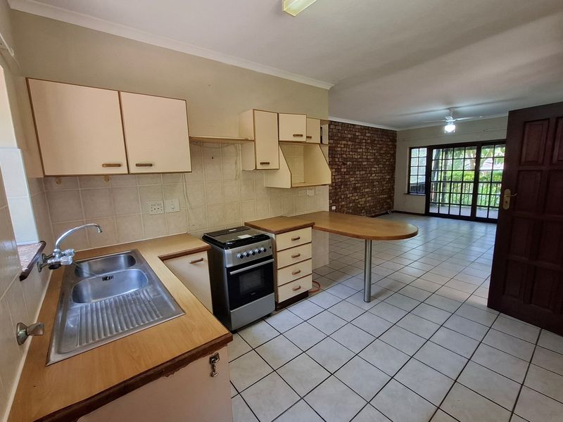 Charming Townhouse in Prime Margate Location - Photo 4