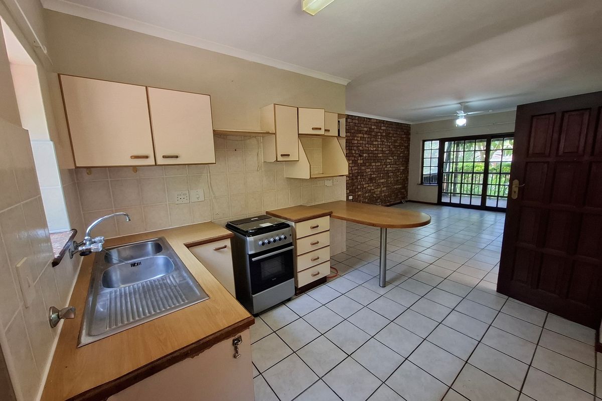 Charming Townhouse in Prime Margate Location - Photo 4