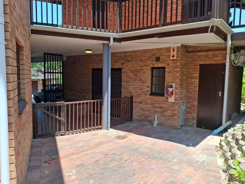 Charming Townhouse in Prime Margate Location - Photo 2