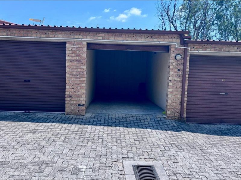 Modern Ground Floor 2 Bed, 2 Bath with a Garage - Your Perfect Home Awaits! - Photo 8