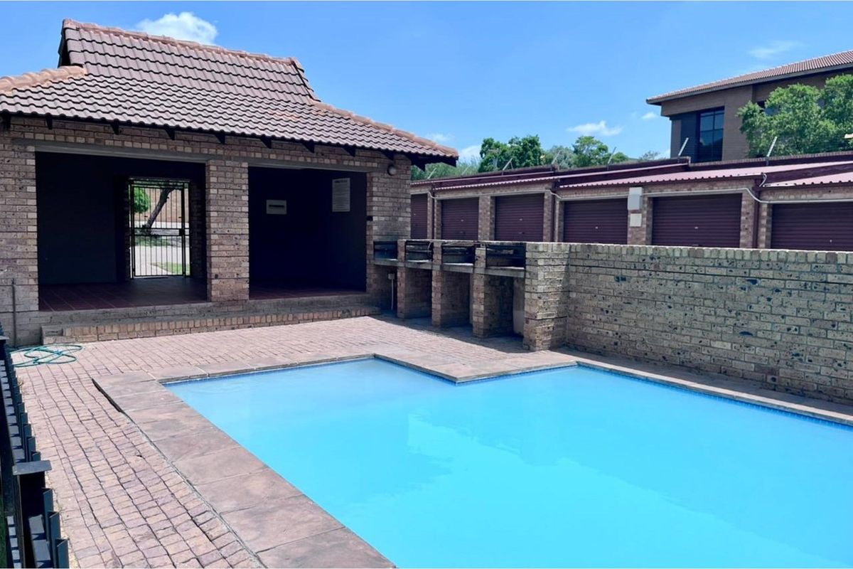 Modern Ground Floor 2 Bed, 2 Bath with a Garage - Your Perfect Home Awaits! - Photo 4