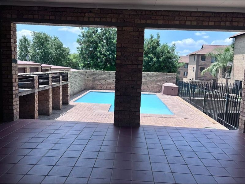 Modern Ground Floor 2 Bed, 2 Bath with a Garage - Your Perfect Home Awaits! - Photo 5