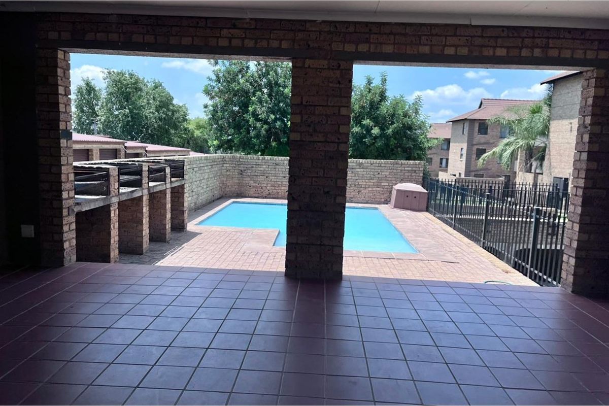 Modern Ground Floor 2 Bed, 2 Bath with a Garage - Your Perfect Home Awaits! - Photo 5