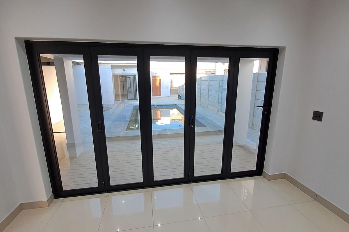 5 Bedroom House For Sale in Tafelzicht, Malmesbury - Photo 5