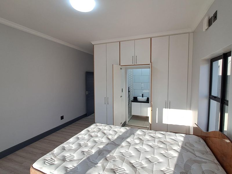 5 Bedroom House For Sale in Tafelzicht, Malmesbury - Photo 8