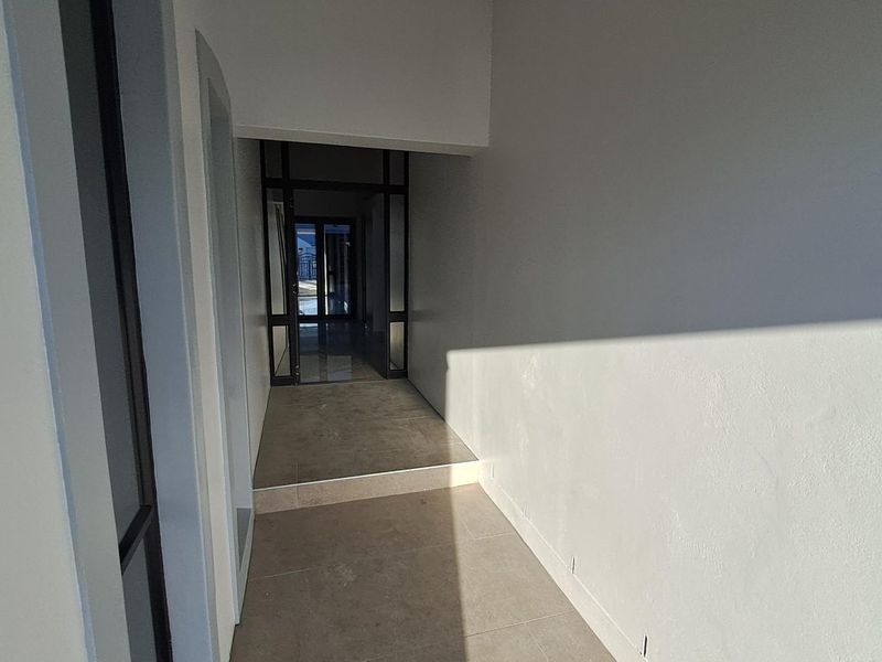 5 Bedroom House For Sale in Tafelzicht, Malmesbury - Photo 2
