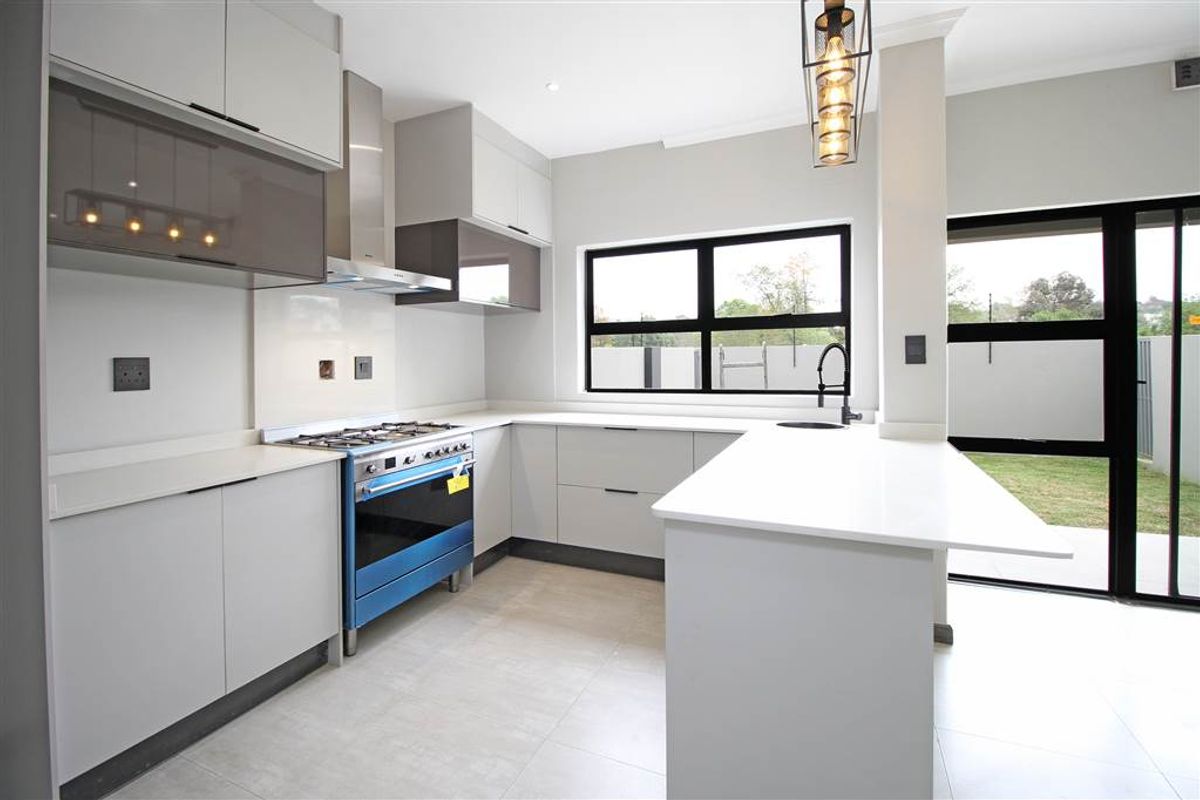 Townhouse For Sale in Bryanston, Sandton - Photo 5