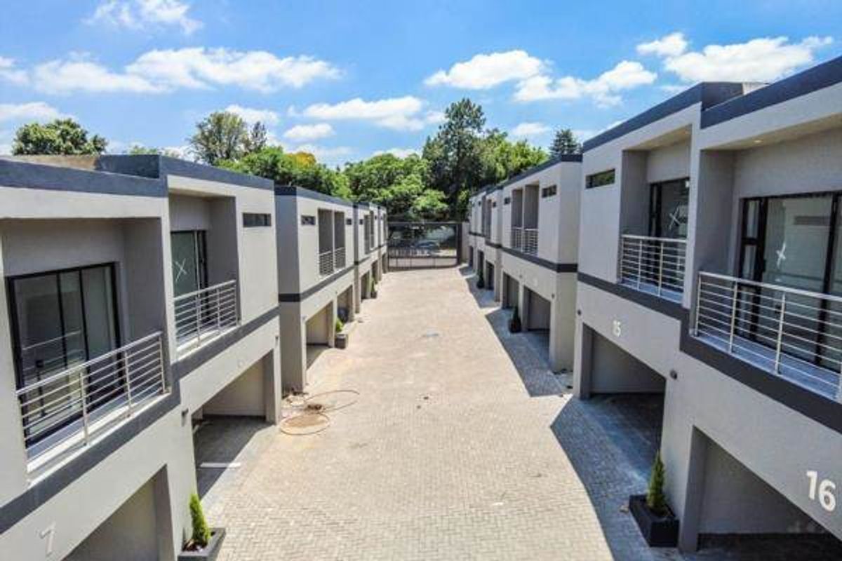 Townhouse For Sale in Bryanston, Sandton - Photo 4