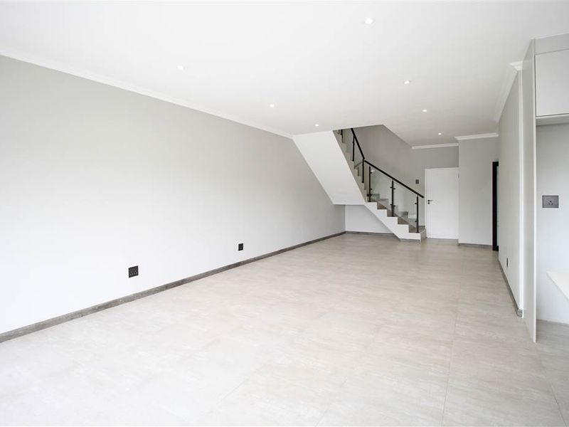 Townhouse For Sale in Bryanston, Sandton - Photo 7