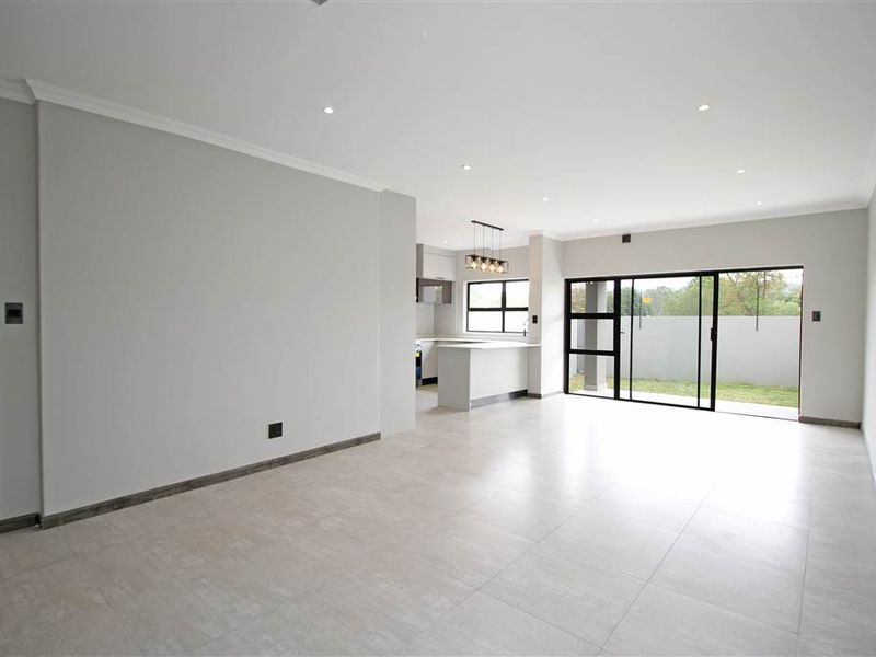 Townhouse For Sale in Bryanston, Sandton - Photo 9