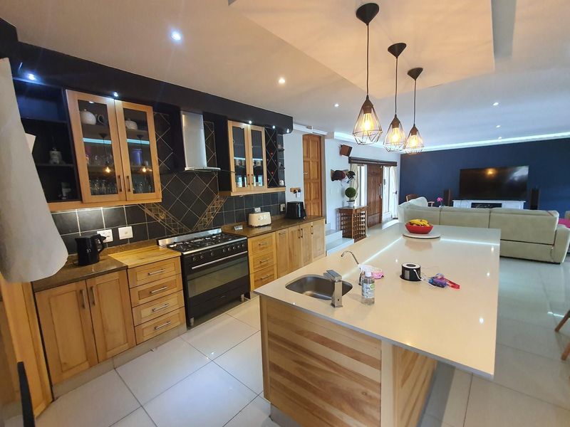 SHELLY BEACH. Stunning home in a secure eco estate. - Photo 4