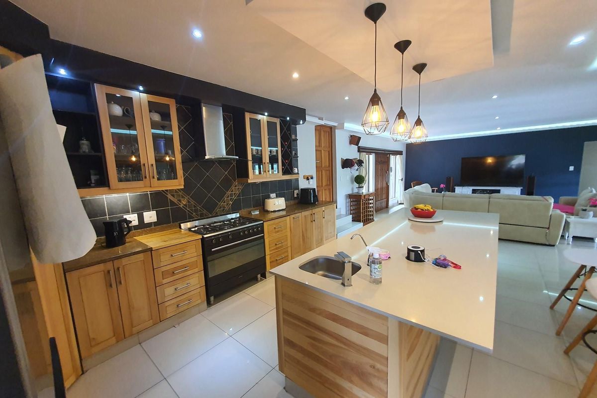 SHELLY BEACH. Stunning home in a secure eco estate. - Photo 4