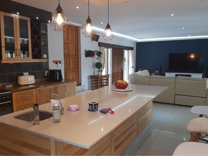 SHELLY BEACH. Stunning home in a secure eco estate. - Photo 10