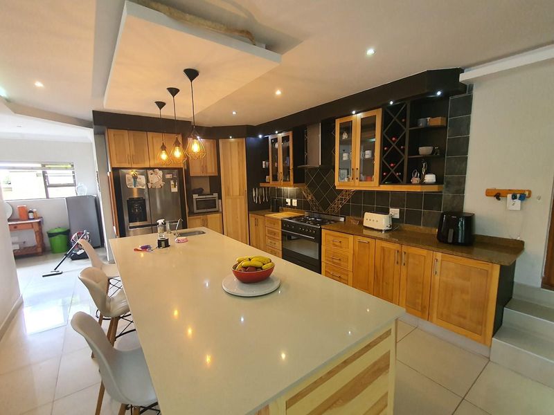 SHELLY BEACH. Stunning home in a secure eco estate. - Photo 6