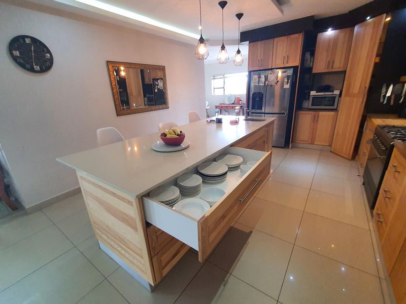 SHELLY BEACH. Stunning home in a secure eco estate. - Photo 8