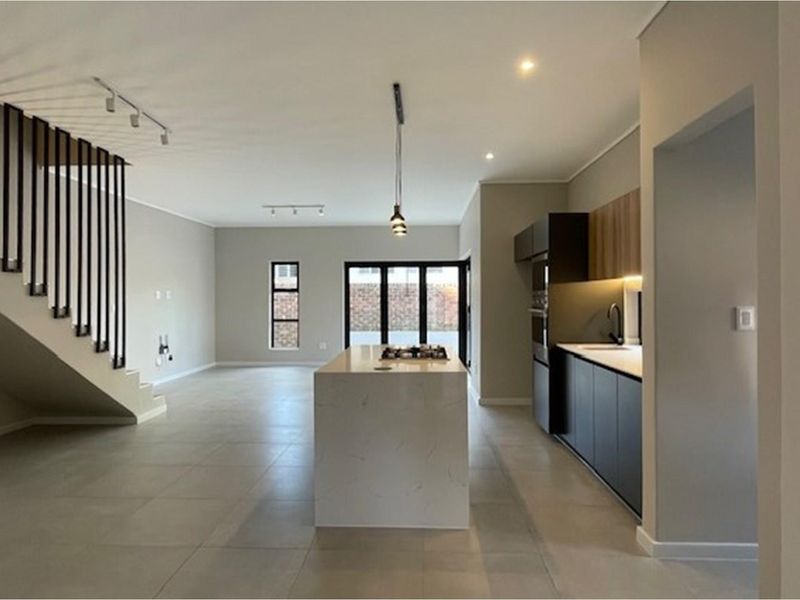 Modern 3 Bed 2 bath duplex in central location to Sandton CBD - Photo 1