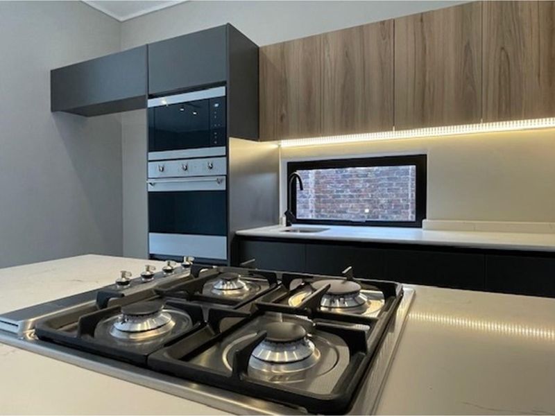 Modern 3 Bed 2 bath duplex in central location to Sandton CBD - Photo 6