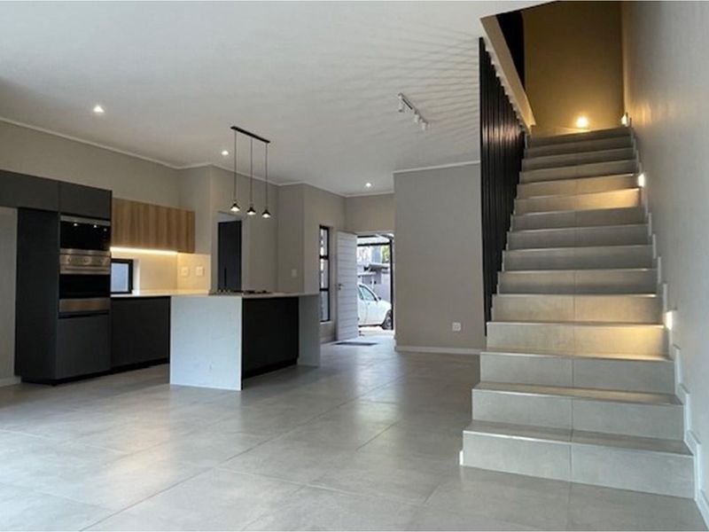 Modern 3 Bed 2 bath duplex in central location to Sandton CBD - Photo 2