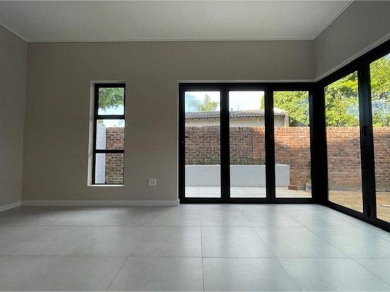 Modern 3 Bed 2 bath duplex in central location to Sandton CBD - Photo 10