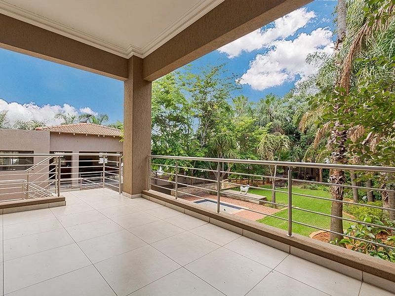 House For Sale in Bedfordview - Photo 2