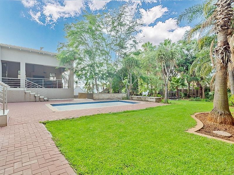 House For Sale in Bedfordview - Photo 4