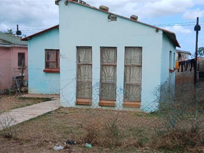 VERY NICE HOUSE OPPOSITE NU9 SPAR AND ON MAIN TRAFIC ROUTES - Photo 1